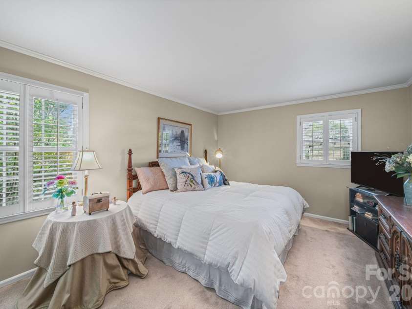 13539 Four Oaks Lane, Matthews, NC 28105.  MLS# CAR4384474, YatesRealty ID 32731. 