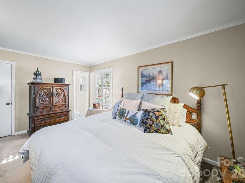 13539 Four Oaks Lane, Matthews, NC 28105.  MLS# CAR4384474, YatesRealty ID 32731. 
