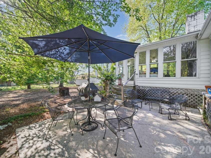 13539 Four Oaks Lane, Matthews, NC 28105.  MLS# CAR4384474, YatesRealty ID 32731. 