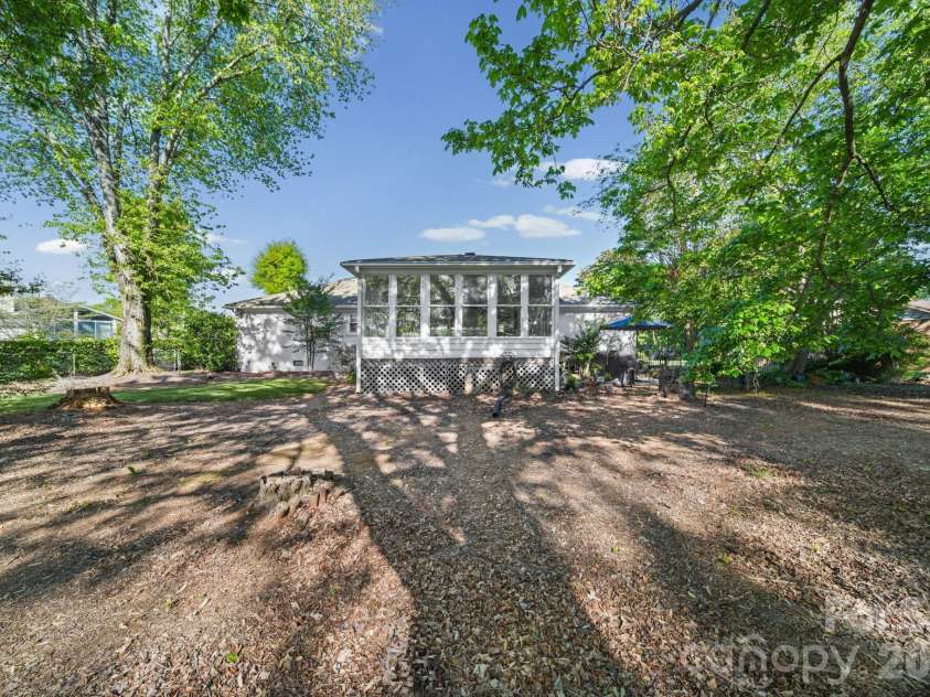 13539 Four Oaks Lane, Matthews, NC 28105.  MLS# CAR4384474, YatesRealty ID 32731. 