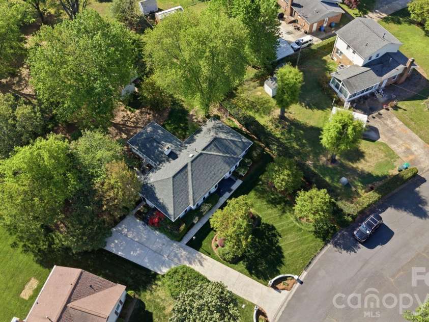 13539 Four Oaks Lane, Matthews, NC 28105.  MLS# CAR4384474, YatesRealty ID 32731. 