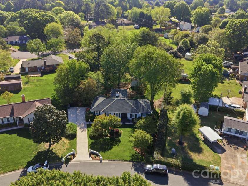 13539 Four Oaks Lane, Matthews, NC 28105.  MLS# CAR4384474, YatesRealty ID 32731. 