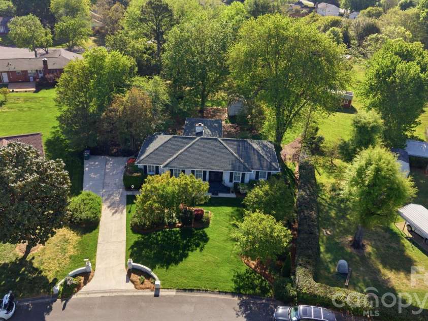 13539 Four Oaks Lane, Matthews, NC 28105.  MLS# CAR4384474, YatesRealty ID 32731. 