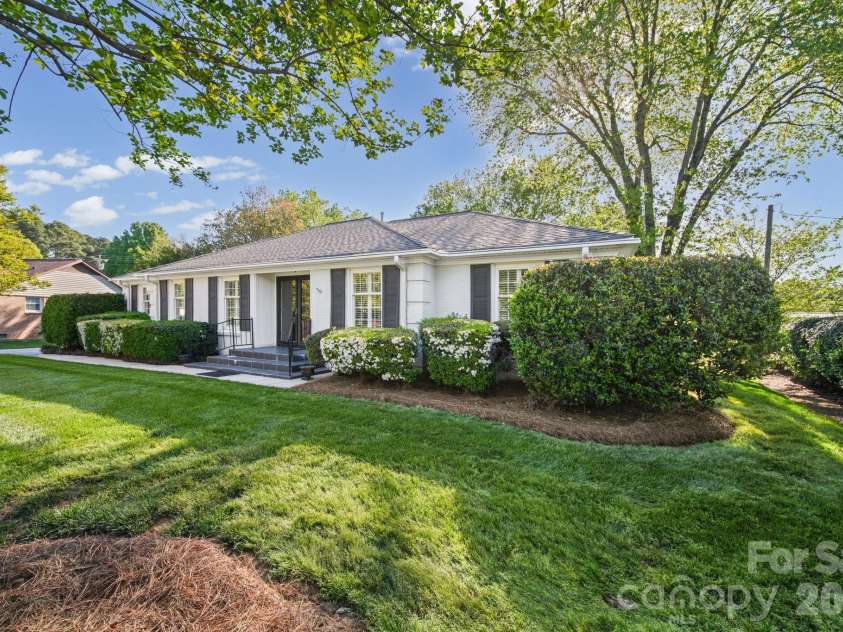 13539 Four Oaks Lane, Matthews, NC 28105.  MLS# CAR4384474, YatesRealty ID 32731. Beautiful Ranch Home!