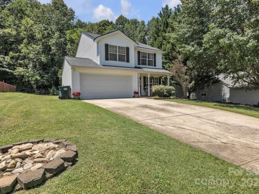 1912 8th Street, Hickory, NC 28602.  MLS# CAR4280873, YatesRealty ID 32732. 