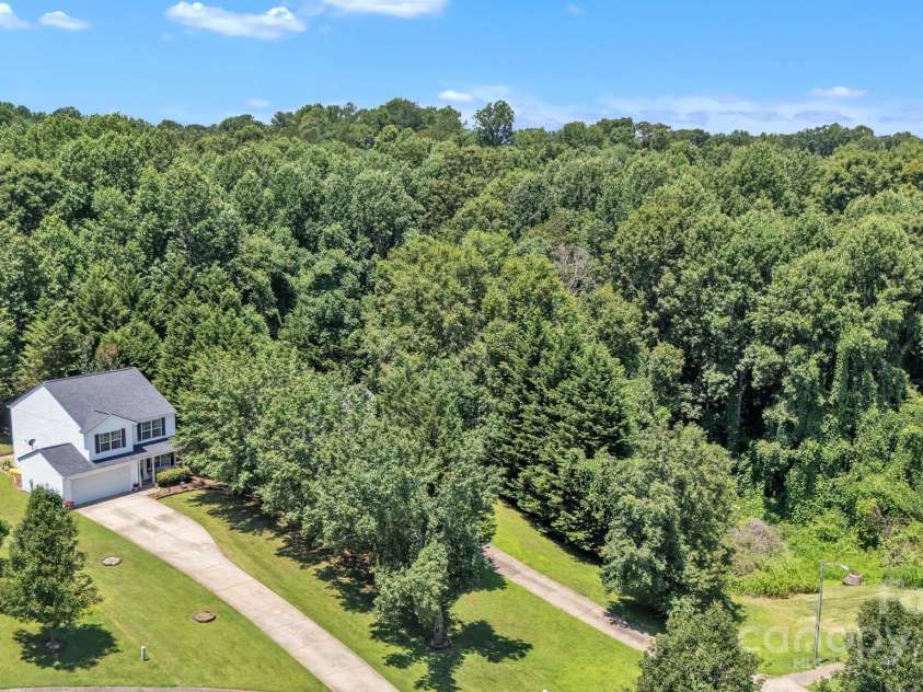 1912 8th Street, Hickory, NC 28602.  MLS# CAR4280873, YatesRealty ID 32732. 