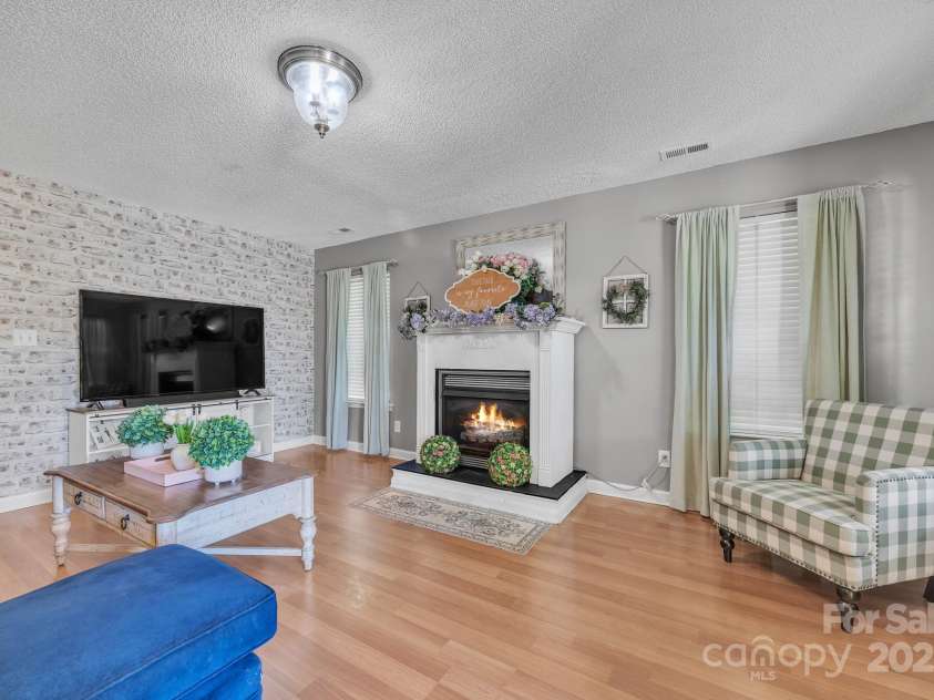 1912 8th Street, Hickory, NC 28602.  MLS# CAR4280873, YatesRealty ID 32732. 