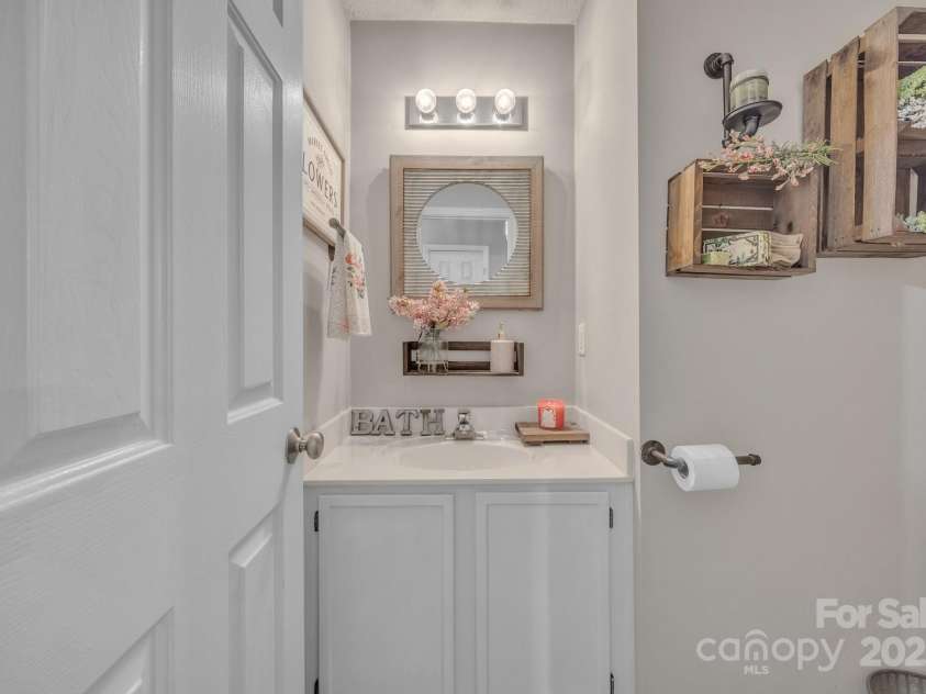 1912 8th Street, Hickory, NC 28602.  MLS# CAR4280873, YatesRealty ID 32732. 