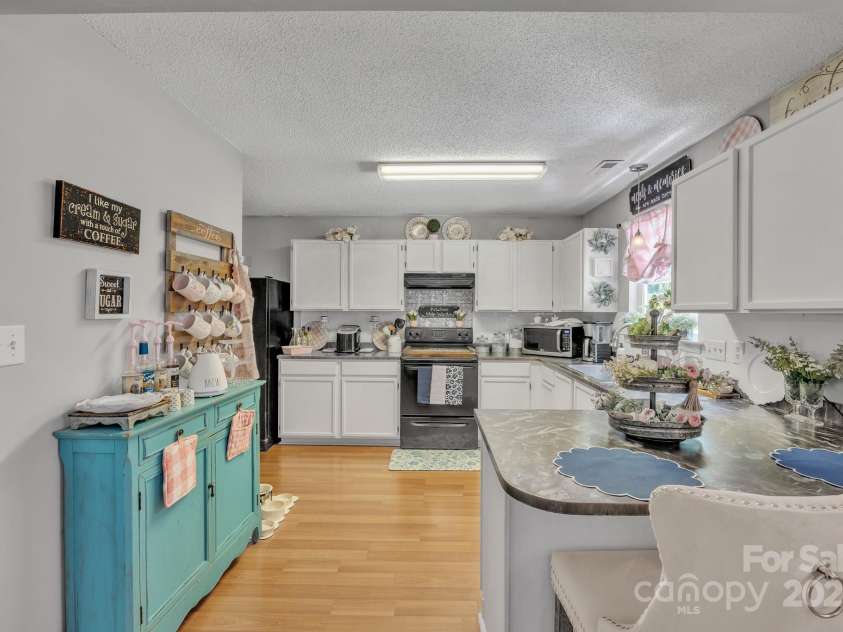 1912 8th Street, Hickory, NC 28602.  MLS# CAR4280873, YatesRealty ID 32732. 