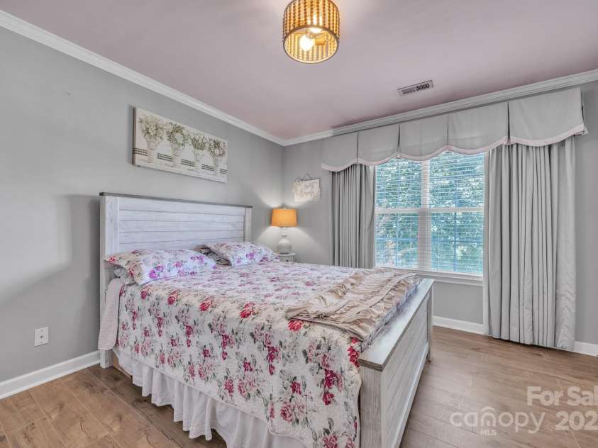 1912 8th Street, Hickory, NC 28602.  MLS# CAR4280873, YatesRealty ID 32732. 