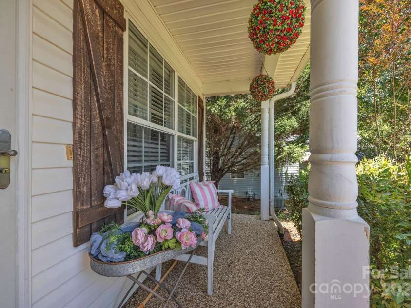 1912 8th Street, Hickory, NC 28602.  MLS# CAR4280873, YatesRealty ID 32732. 