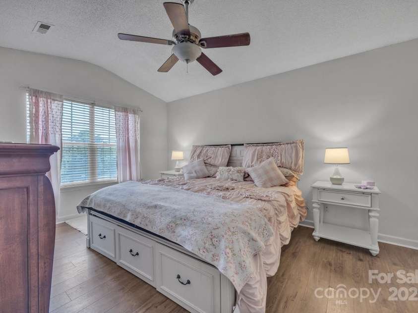 1912 8th Street, Hickory, NC 28602.  MLS# CAR4280873, YatesRealty ID 32732. 