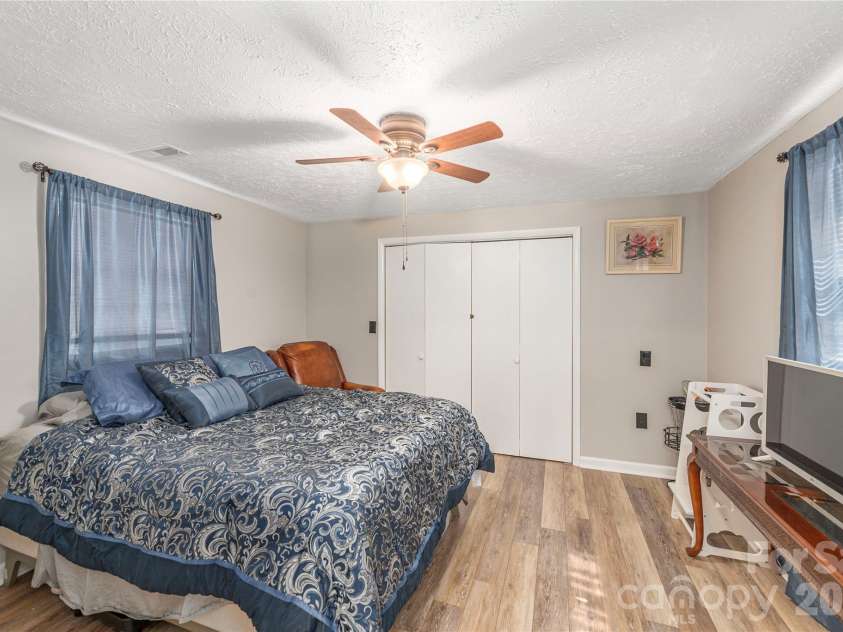 20 Lionel Place, Asheville, NC 28806.  MLS# CAR4375018, YatesRealty ID 32732. 2nd Primary Bedroom on Main