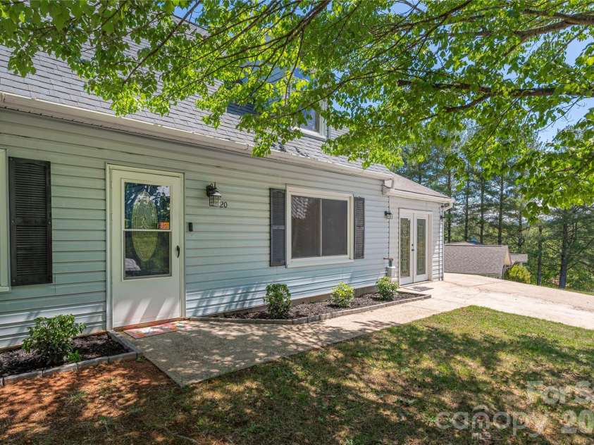 20 Lionel Place, Asheville, NC 28806.  MLS# CAR4375018, YatesRealty ID 32732. 