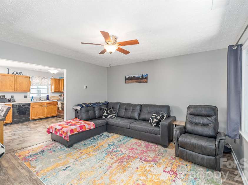 20 Lionel Place, Asheville, NC 28806.  MLS# CAR4375018, YatesRealty ID 32732. 