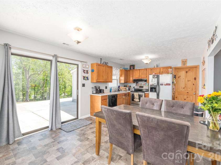 20 Lionel Place, Asheville, NC 28806.  MLS# CAR4375018, YatesRealty ID 32732. 