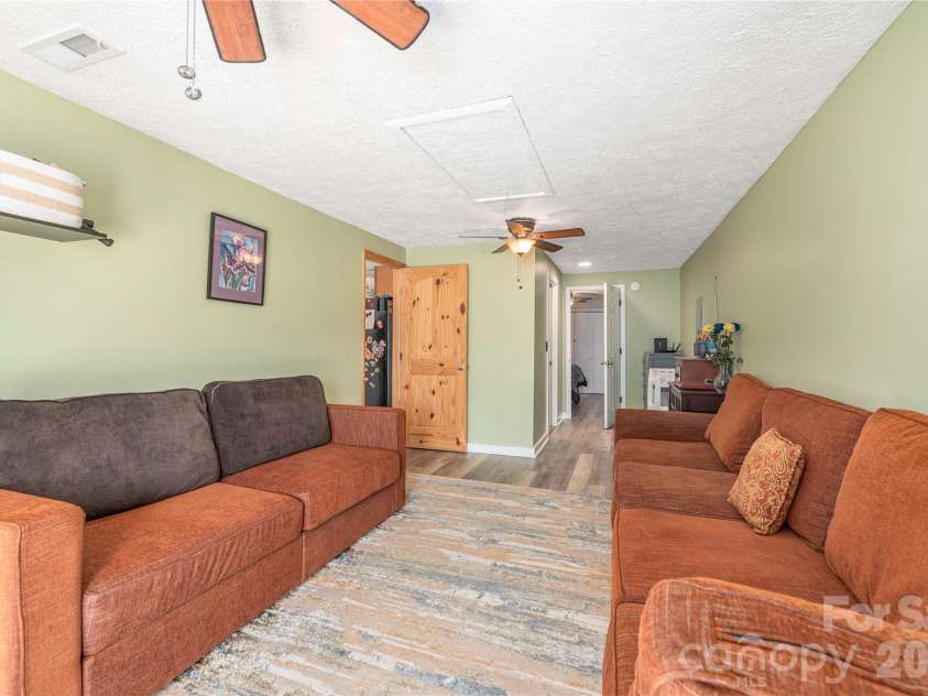 20 Lionel Place, Asheville, NC 28806.  MLS# CAR4375018, YatesRealty ID 32732. 