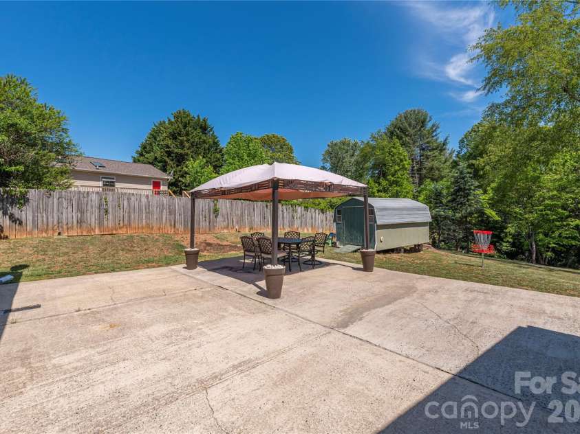 20 Lionel Place, Asheville, NC 28806.  MLS# CAR4375018, YatesRealty ID 32732. 