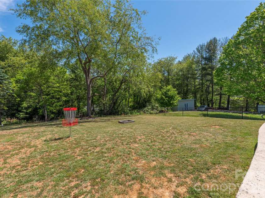 20 Lionel Place, Asheville, NC 28806.  MLS# CAR4375018, YatesRealty ID 32732. 
