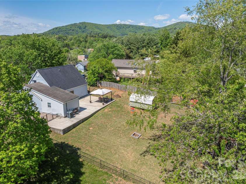 20 Lionel Place, Asheville, NC 28806.  MLS# CAR4375018, YatesRealty ID 32732. 