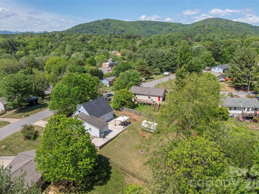 20 Lionel Place, Asheville, NC 28806.  MLS# CAR4375018, YatesRealty ID 32732. 