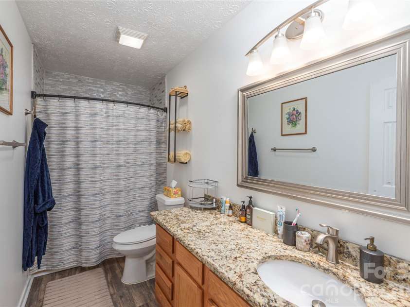20 Lionel Place, Asheville, NC 28806.  MLS# CAR4375018, YatesRealty ID 32732. Master Bath