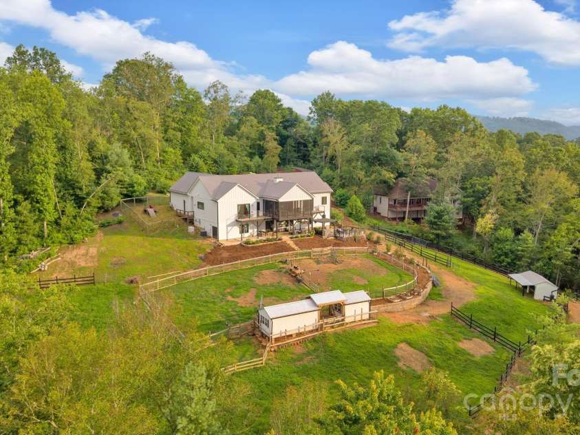 23 Windy Ridge, Fairview, NC 28730.  MLS# CAR4268173, YatesRealty ID 32733. 