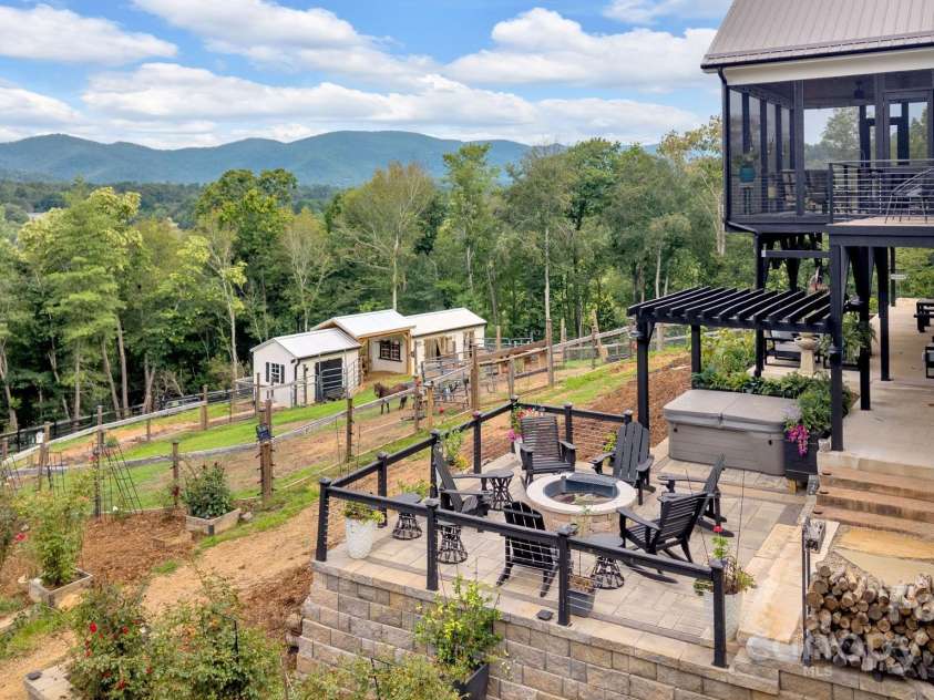 23 Windy Ridge, Fairview, NC 28730.  MLS# CAR4268173, YatesRealty ID 32733. 