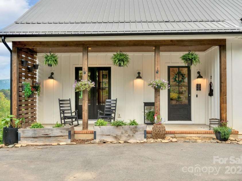 23 Windy Ridge, Fairview, NC 28730.  MLS# CAR4268173, YatesRealty ID 32733. 