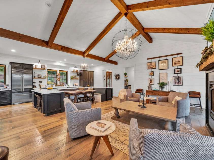 23 Windy Ridge, Fairview, NC 28730.  MLS# CAR4268173, YatesRealty ID 32733. 