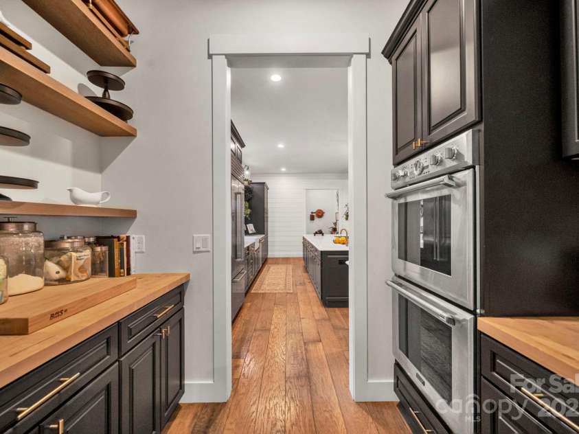 23 Windy Ridge, Fairview, NC 28730.  MLS# CAR4268173, YatesRealty ID 32733. 