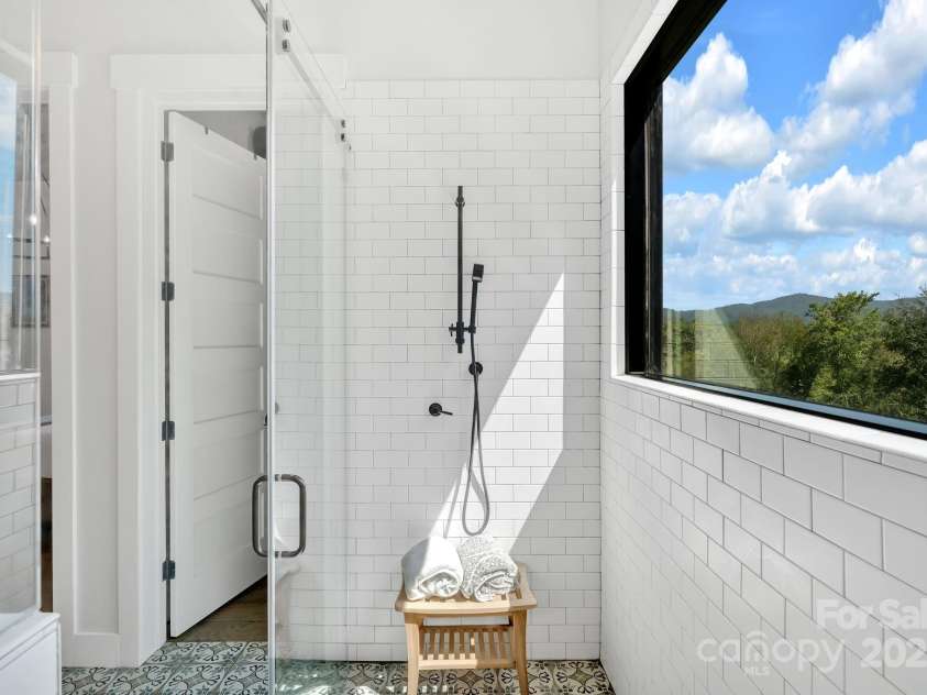 23 Windy Ridge, Fairview, NC 28730.  MLS# CAR4268173, YatesRealty ID 32733. 