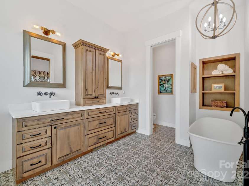 23 Windy Ridge, Fairview, NC 28730.  MLS# CAR4268173, YatesRealty ID 32733. 