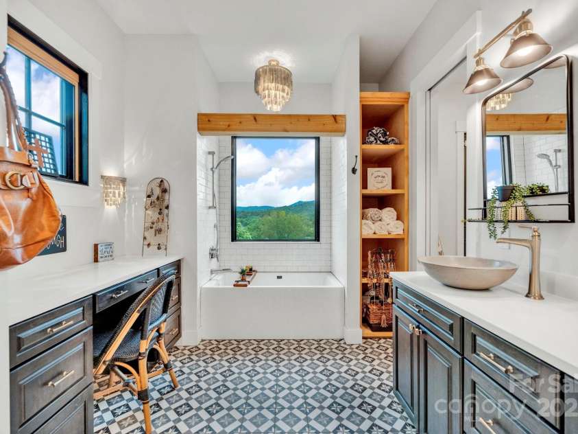 23 Windy Ridge, Fairview, NC 28730.  MLS# CAR4268173, YatesRealty ID 32733. 