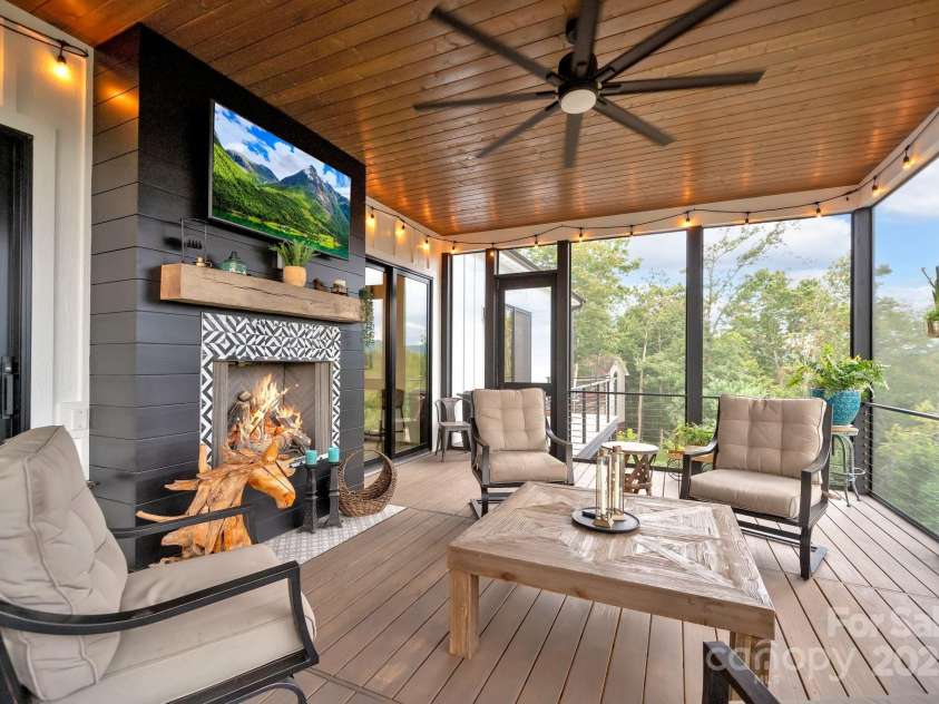 23 Windy Ridge, Fairview, NC 28730.  MLS# CAR4268173, YatesRealty ID 32733. 