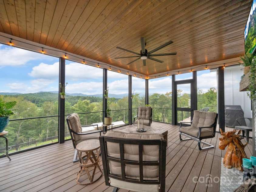 23 Windy Ridge, Fairview, NC 28730.  MLS# CAR4268173, YatesRealty ID 32733. 