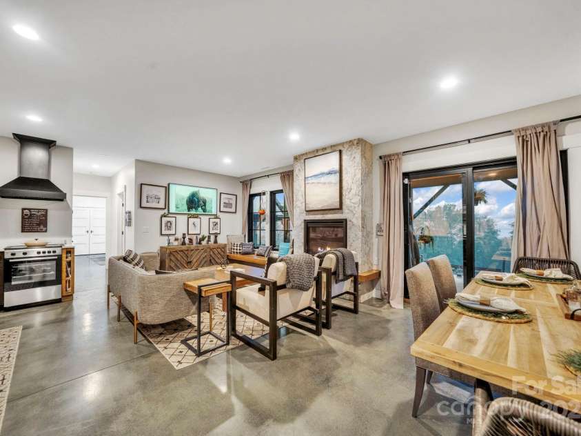 23 Windy Ridge, Fairview, NC 28730.  MLS# CAR4268173, YatesRealty ID 32733. 