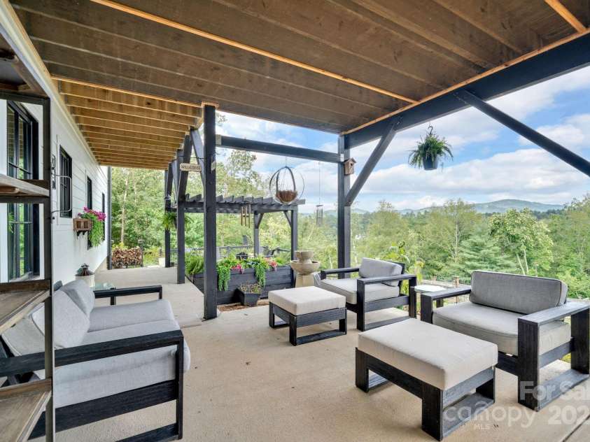 23 Windy Ridge, Fairview, NC 28730.  MLS# CAR4268173, YatesRealty ID 32733. 