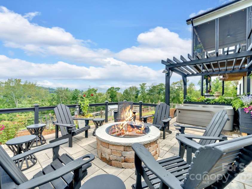 23 Windy Ridge, Fairview, NC 28730.  MLS# CAR4268173, YatesRealty ID 32733. 