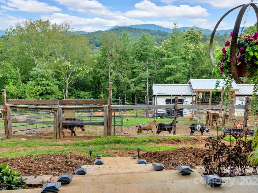 23 Windy Ridge, Fairview, NC 28730.  MLS# CAR4268173, YatesRealty ID 32733. 