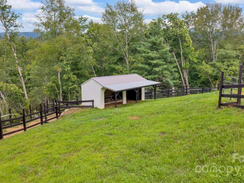 23 Windy Ridge, Fairview, NC 28730.  MLS# CAR4268173, YatesRealty ID 32733. 