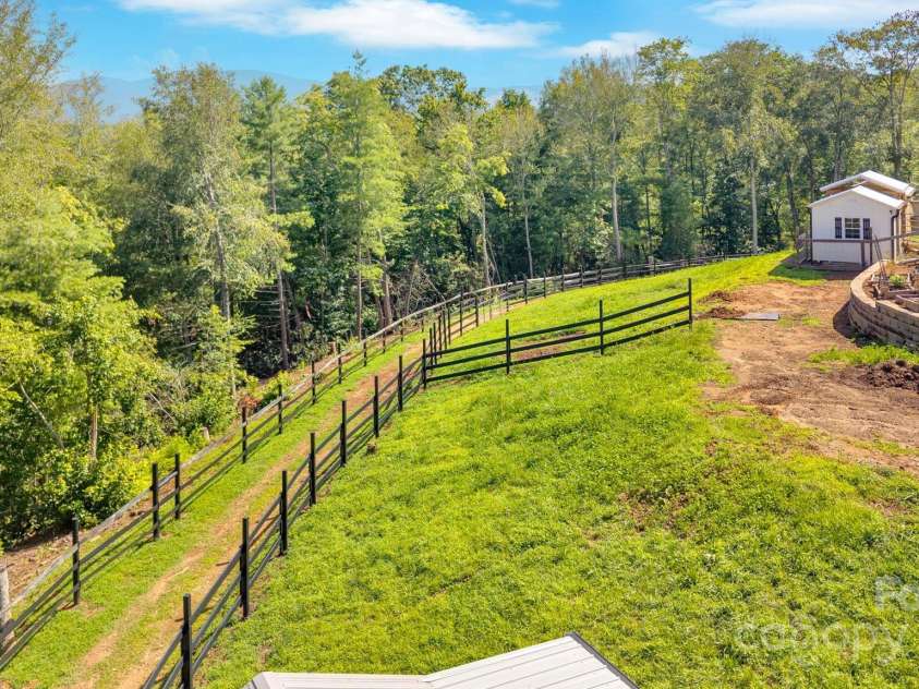 23 Windy Ridge, Fairview, NC 28730.  MLS# CAR4268173, YatesRealty ID 32733. 