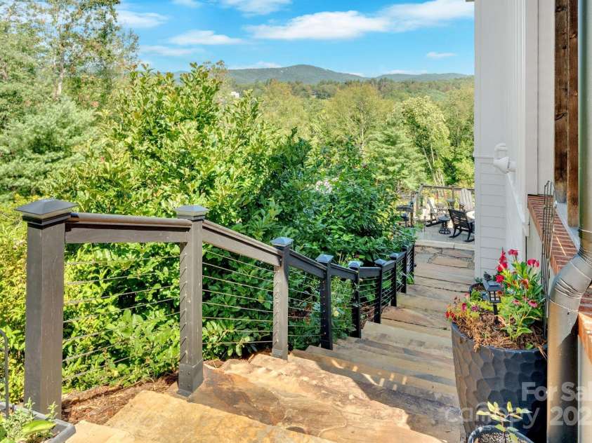 23 Windy Ridge, Fairview, NC 28730.  MLS# CAR4268173, YatesRealty ID 32733. 