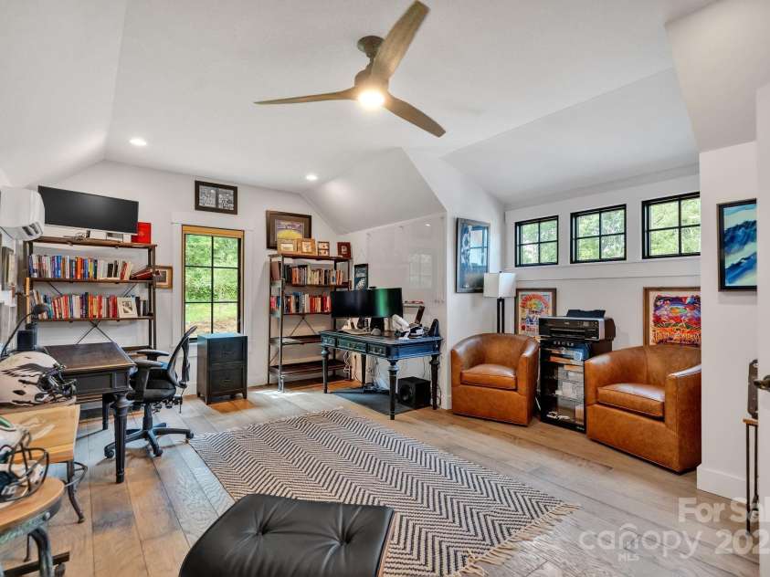 23 Windy Ridge, Fairview, NC 28730.  MLS# CAR4268173, YatesRealty ID 32733. 