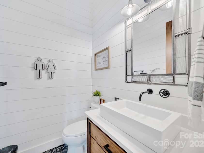 23 Windy Ridge, Fairview, NC 28730.  MLS# CAR4268173, YatesRealty ID 32733. 