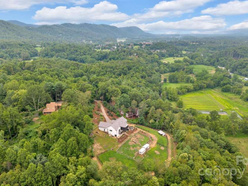 23 Windy Ridge, Fairview, NC 28730.  MLS# CAR4268173, YatesRealty ID 32733. 