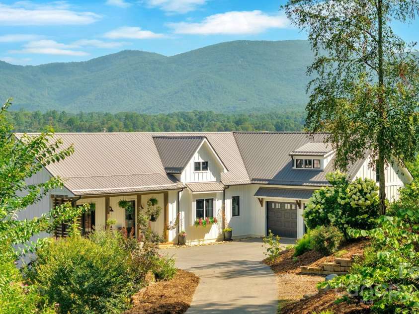 23 Windy Ridge, Fairview, NC 28730.  MLS# CAR4268173, YatesRealty ID 32733. 