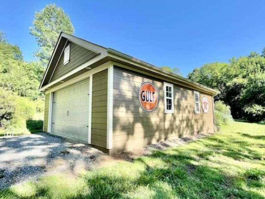 260 Bull Creek Road, Asheville, NC 28805.  MLS# CAR4397044, YatesRealty ID 32734. 