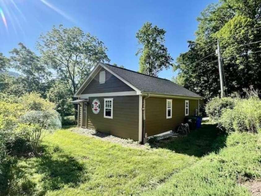 260 Bull Creek Road, Asheville, NC 28805.  MLS# CAR4397044, YatesRealty ID 32734. 