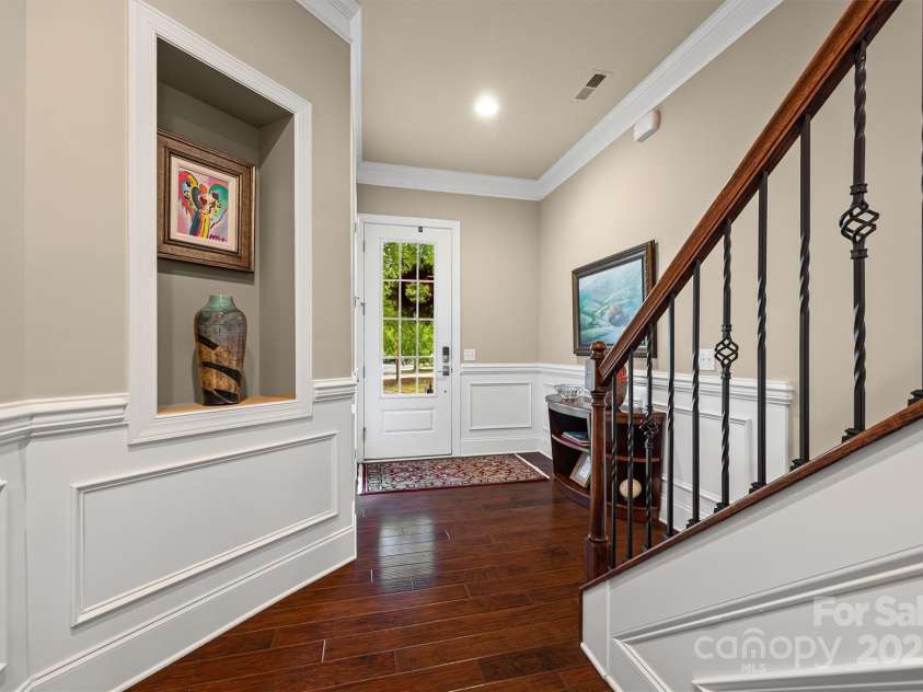 703 English Tudor Lane, Charlotte, NC 28211.  MLS# CAR4259545, YatesRealty ID 32734. Elegant entryway